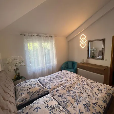 Dalmatino Apartment *